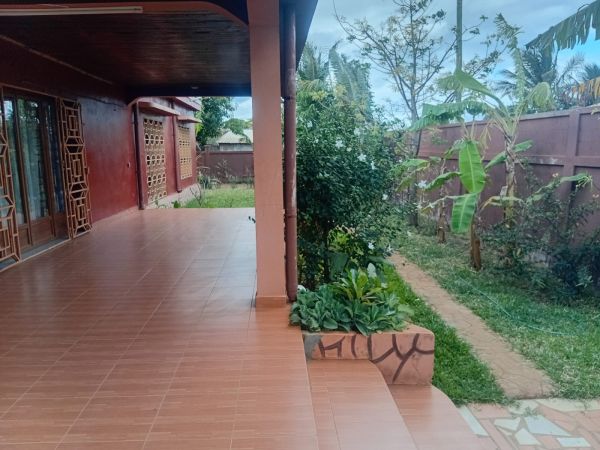 VILLA MEUBLEE  A LOUER